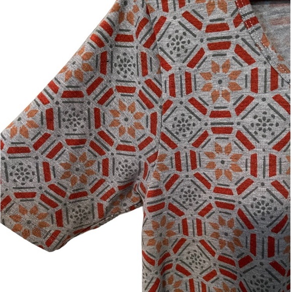 LulaRoe Swing Shape Perfect T-shirt in size XS - Picture 3 of 3